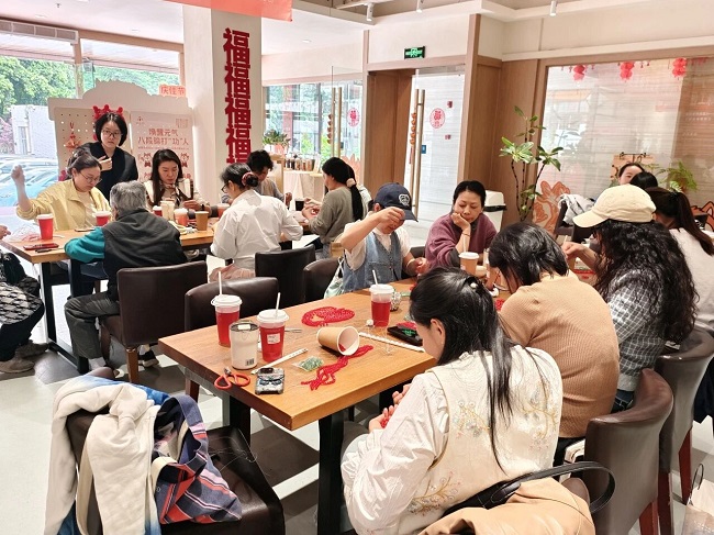 “小串珠”串起居民“大就業”!瑞方人力助力火車南站街道錦官新城社區開展技能培訓 第2張 “小串珠”串起居民“大就業”!瑞方人力助力火車南站街道錦官新城社區開展技能培訓 第2張